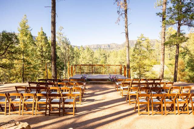 Creekside Cabins & Tavern