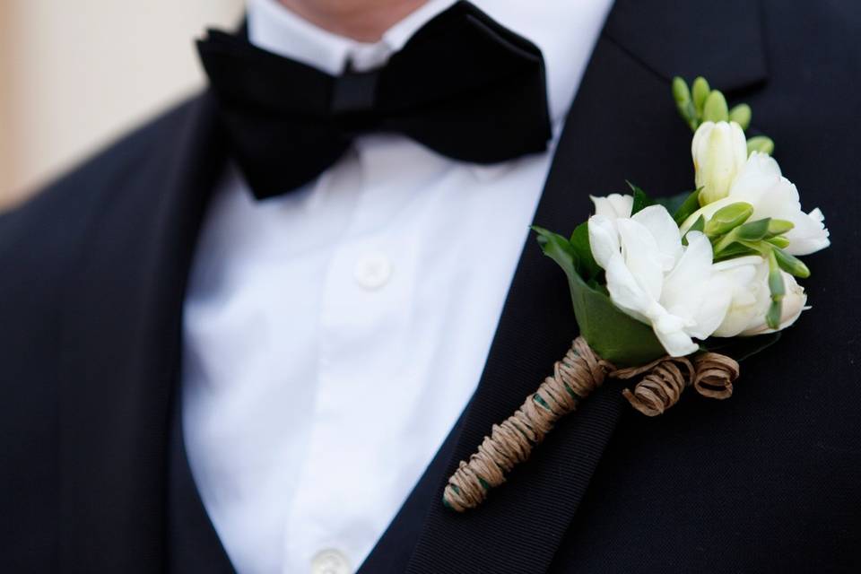 Bridesmaid with red bouquet