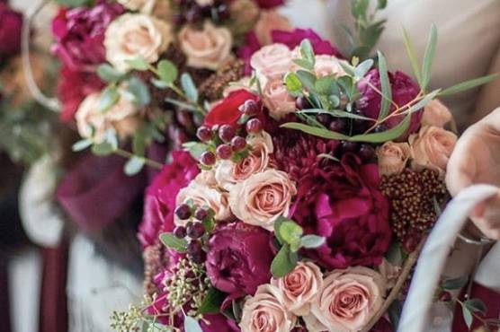 Red and peach colored bouquet