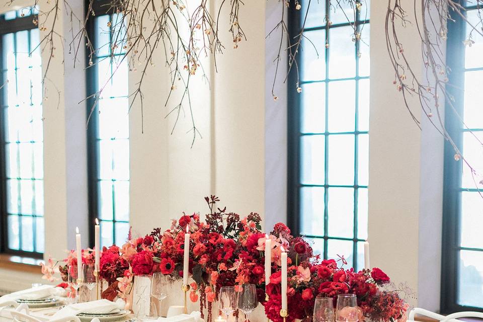 Red wedding decor