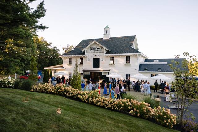 Cocktail Hour- The Peirce Barn