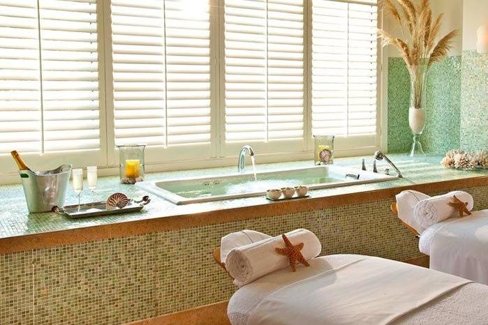 Sandals Emerald Bay