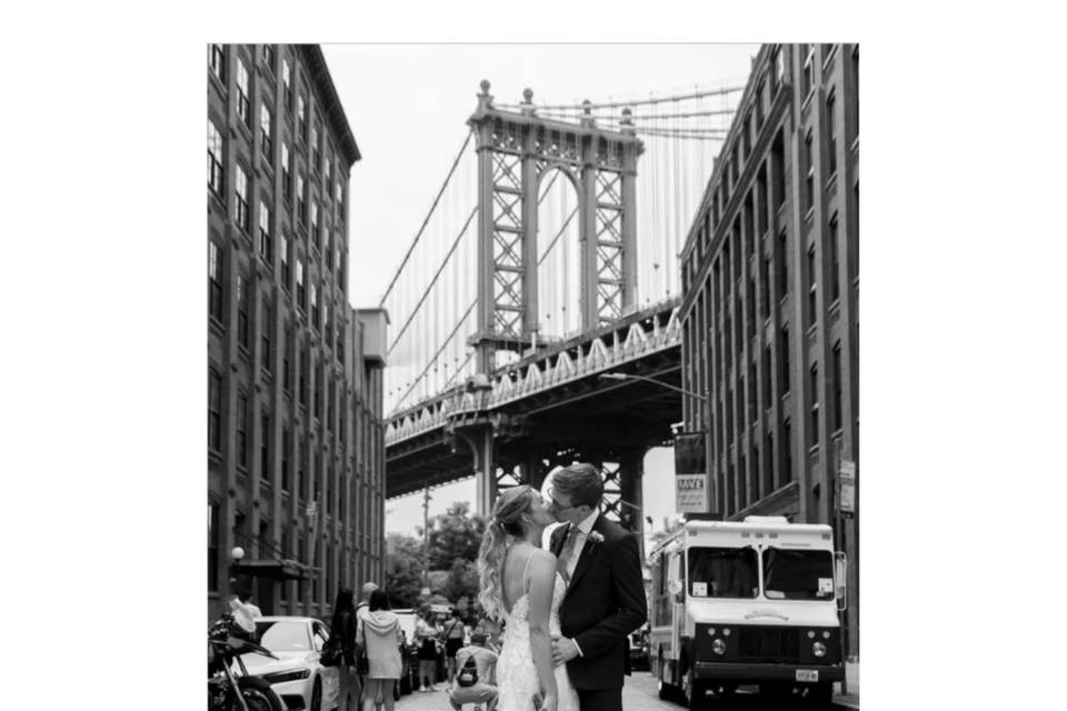 A kiss under the bridge