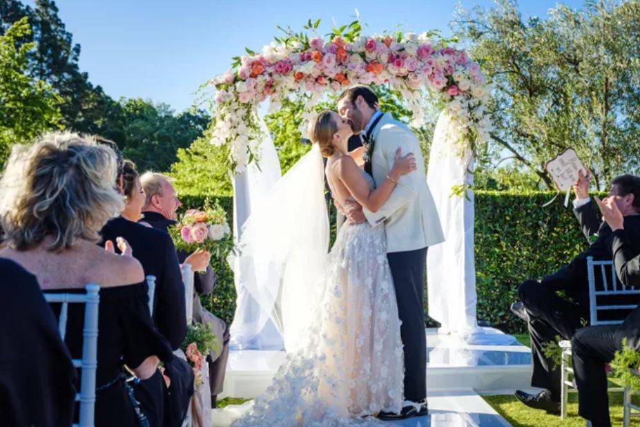 Newlywed kiss