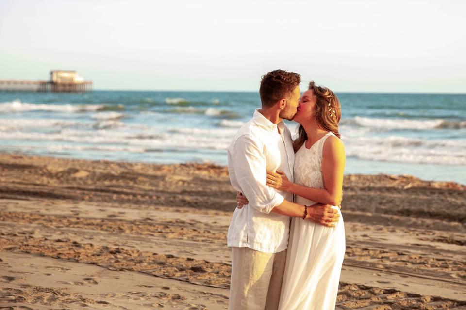 A kiss on the beach