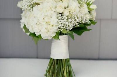 Simple white bouquet