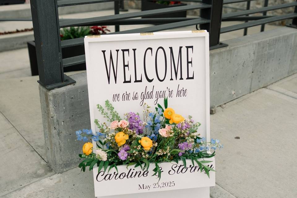 Welcome sign flowers