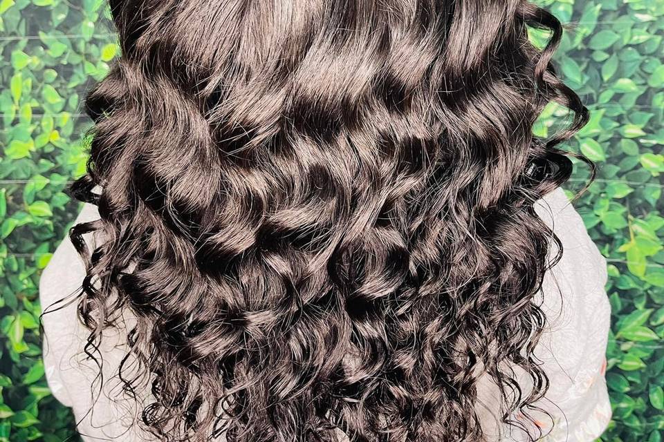 Shimmering curls