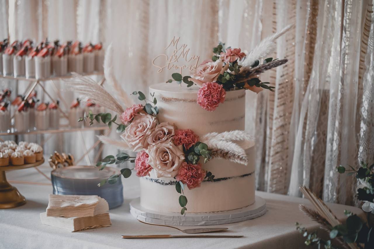 Reeves Cake Shop - Wedding Cake - Akron, OH - WeddingWire