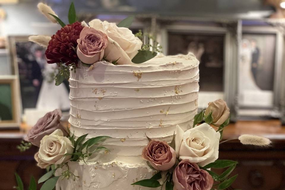 Textured cake with touches of
