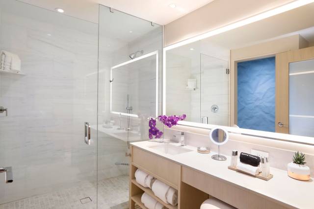 Deluxe Bath
