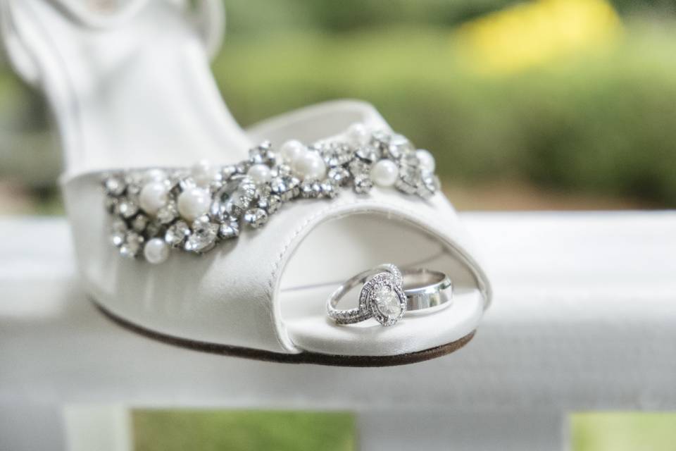 Bride shoes and rings