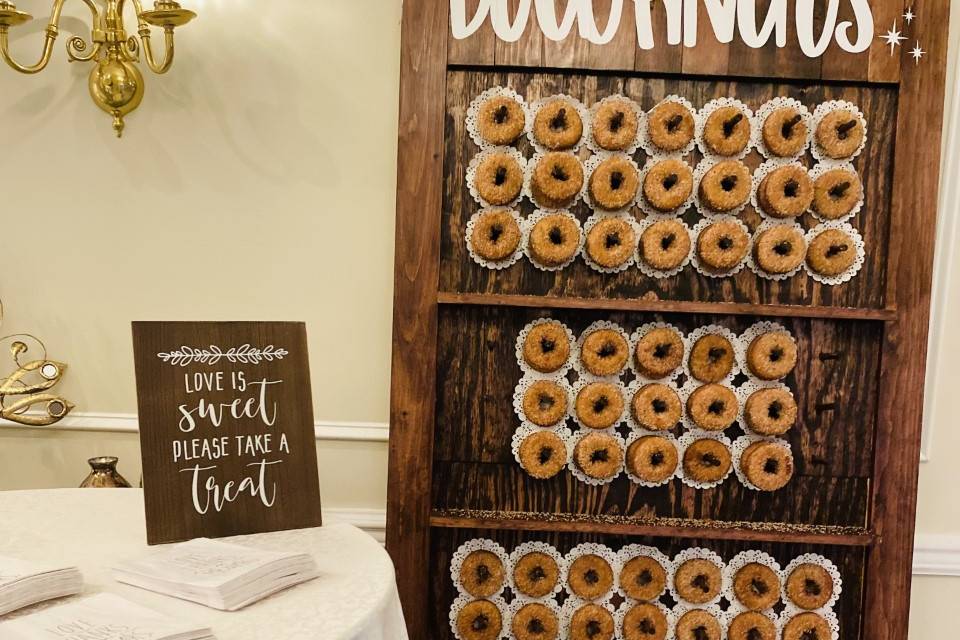 DONUT WALL