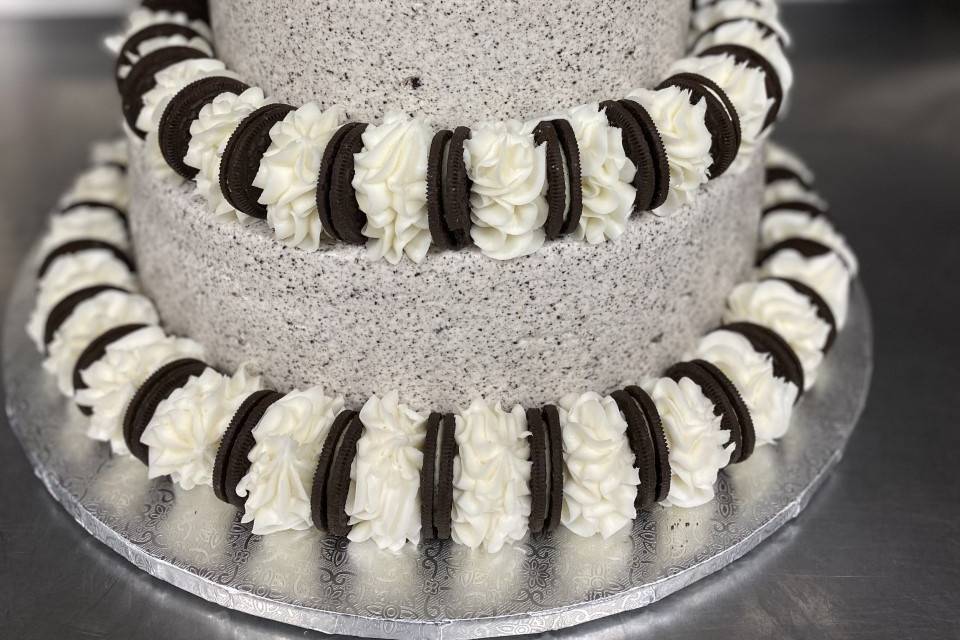 OREO WEDDING CAKE