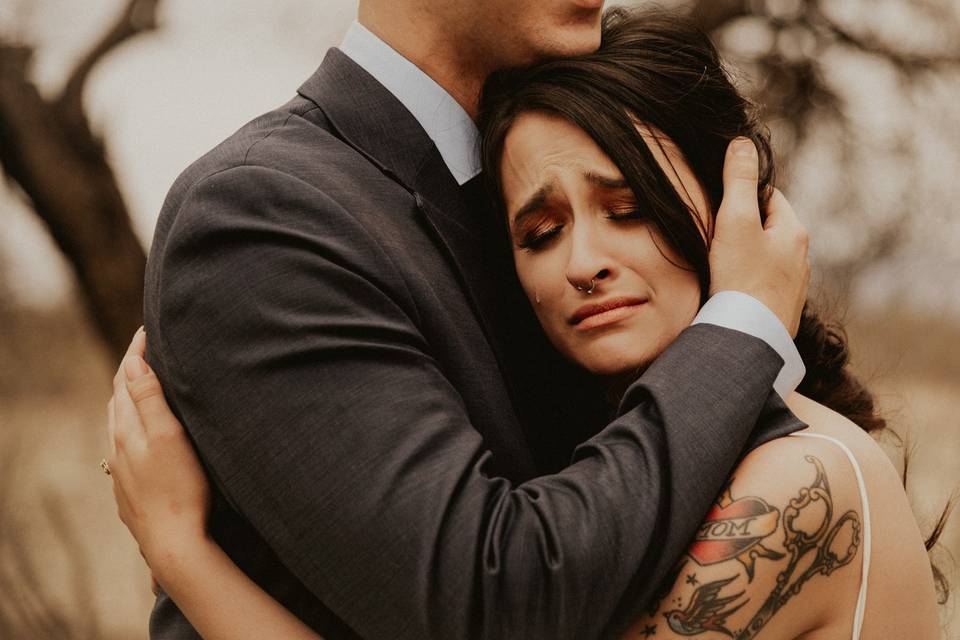 Couple embracing - BRIANNA GOMEZ PHOTOGRAPHY