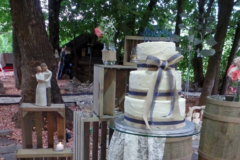 Rustic cake display