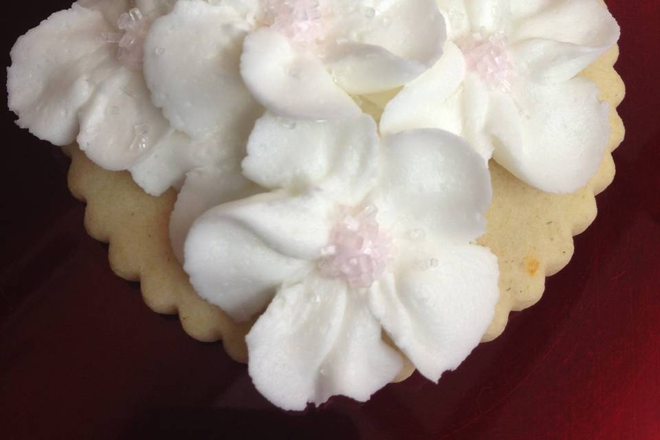 Sugar cookies with white hydrangeas