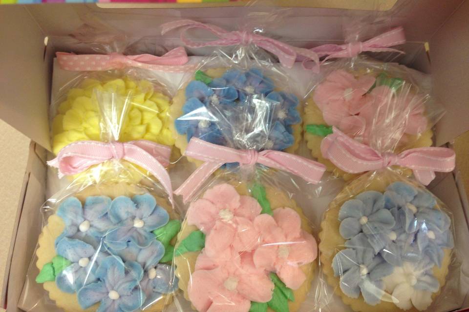 Sugar cookies with pastel buttercream flowers