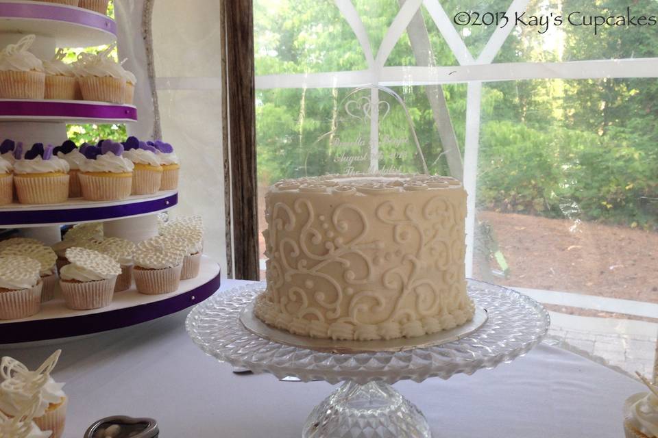 Chai latte wedding cake with filigree design