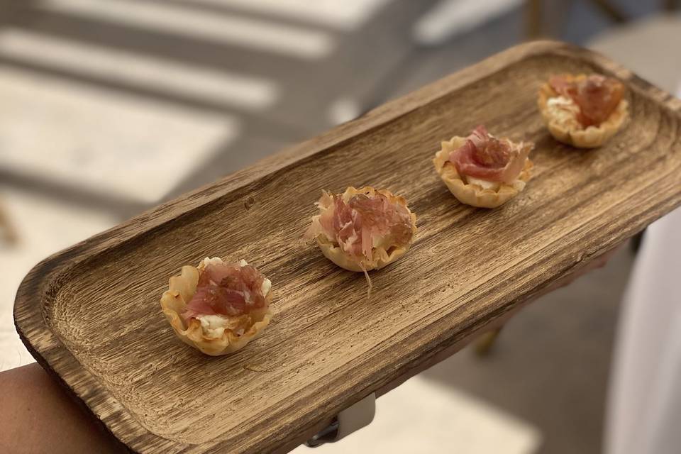 Prosciutto phyllo cups