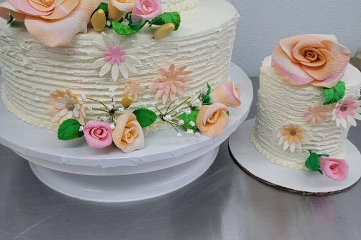 Wedding and cutting cake