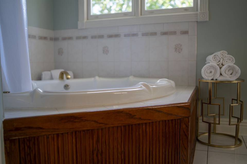 Honeymoon Suite Tub