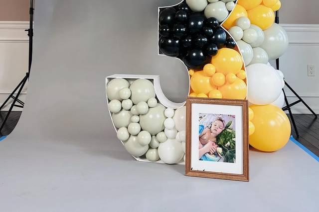 Number-shaped décor