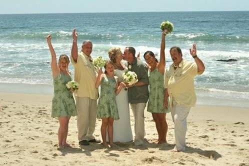 The couple with the bridesmaids and groomsmen