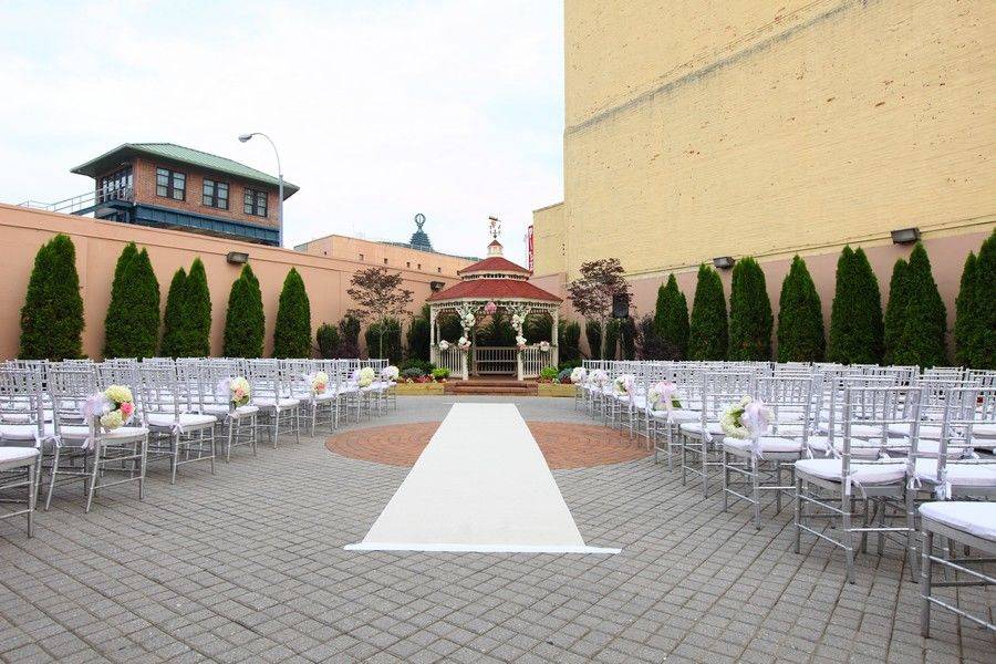 Outdoor Garden & Gazebo Ceremony