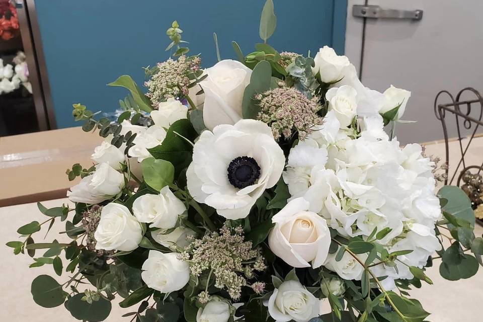 Centerpiece with anemone
