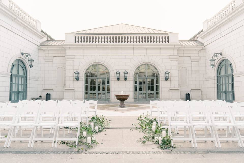 Center Courtyard Seating