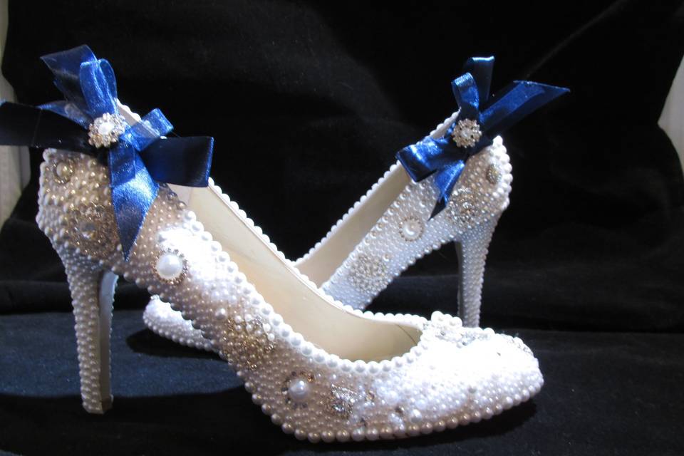 These were done for a Bride named Ashley.  Her bridesmaids were wearing Navy Blue and she wanted a bow on her heels to match.