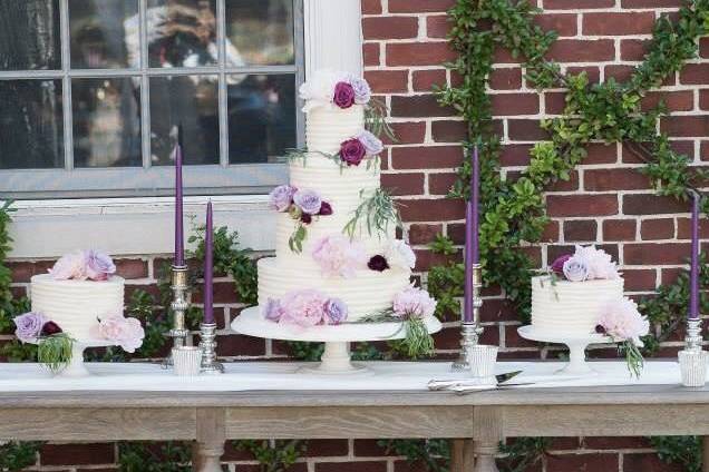 Wedding cake table