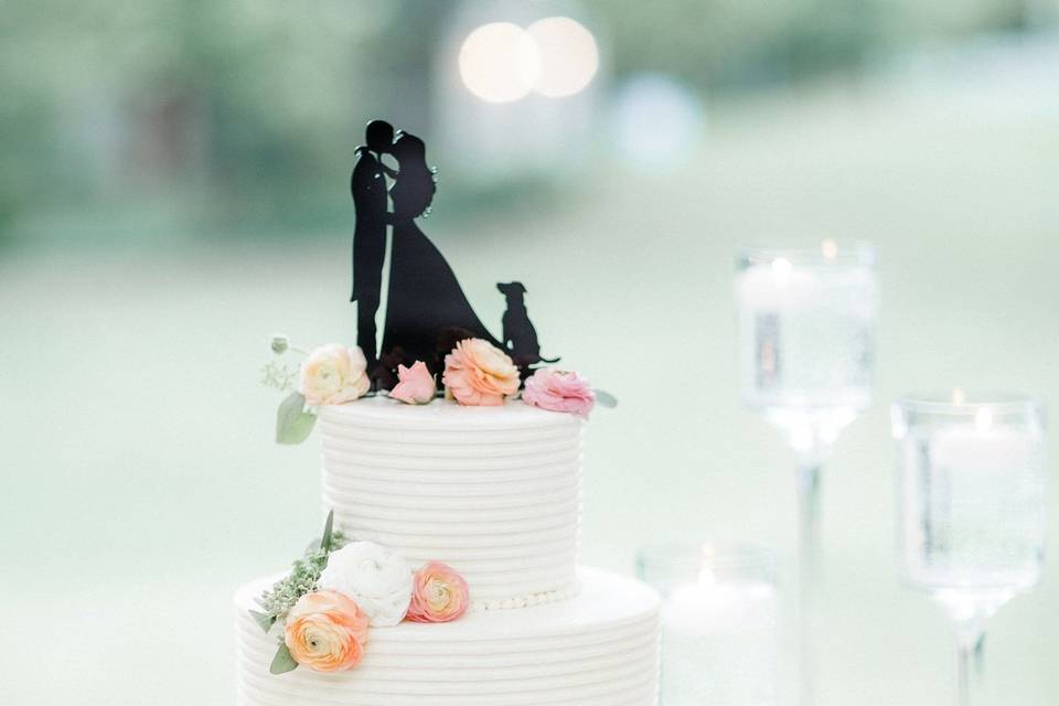 3-tier cake with newlyweds figurine