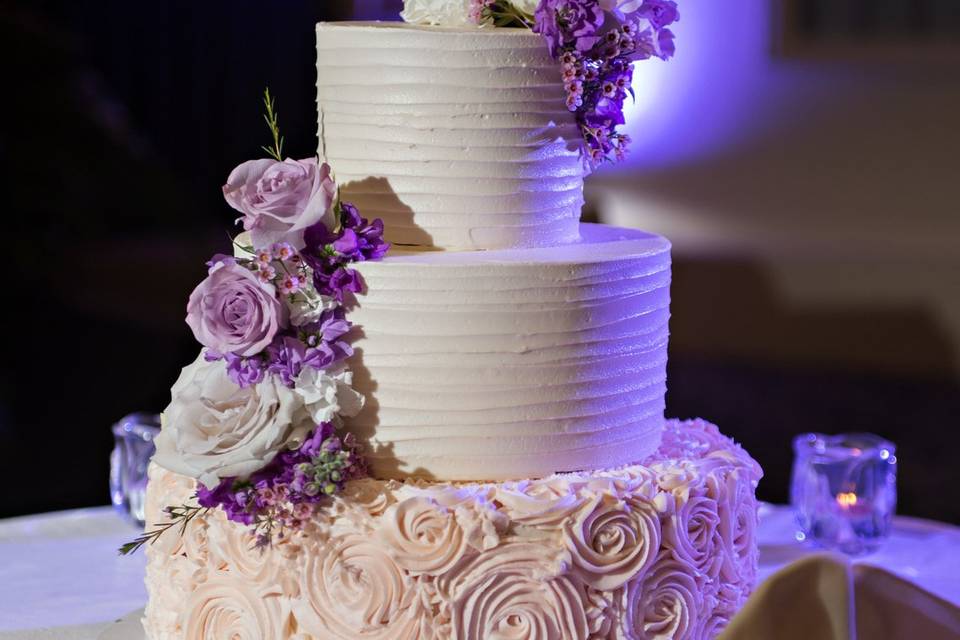 Floral wedding cake with purple flowers