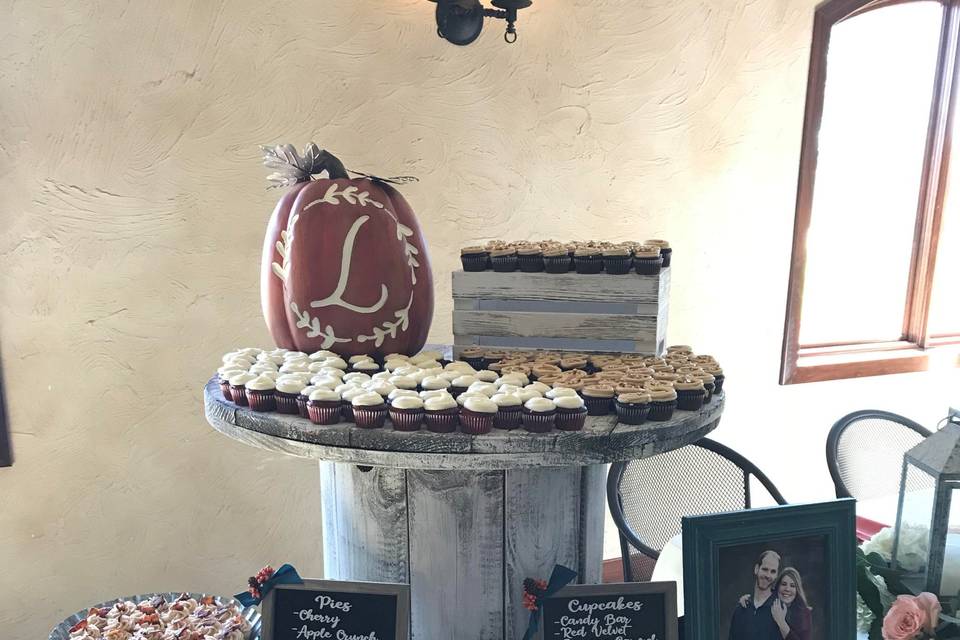 Fall wedding mini cupcakes