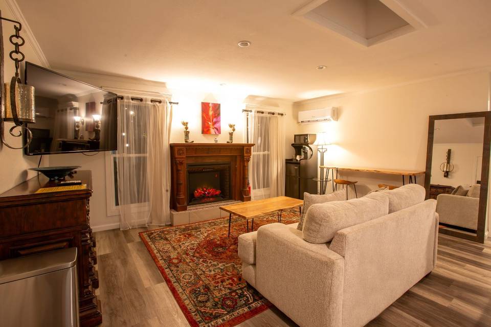 Lantern Light Inn Suite