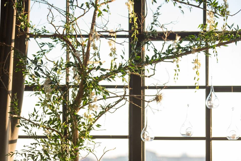 Aisle Floral with Birdcage