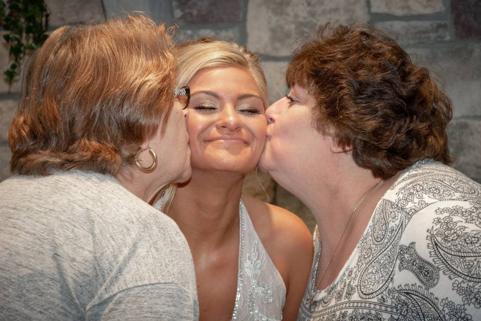 Grandma and Grandma Great kiss