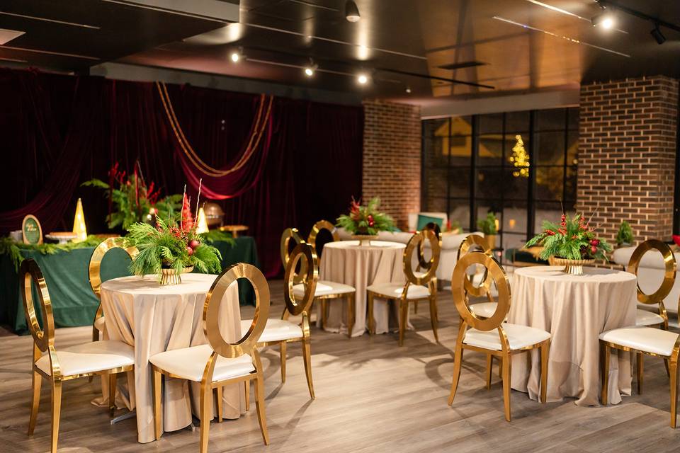 Wreath lounge