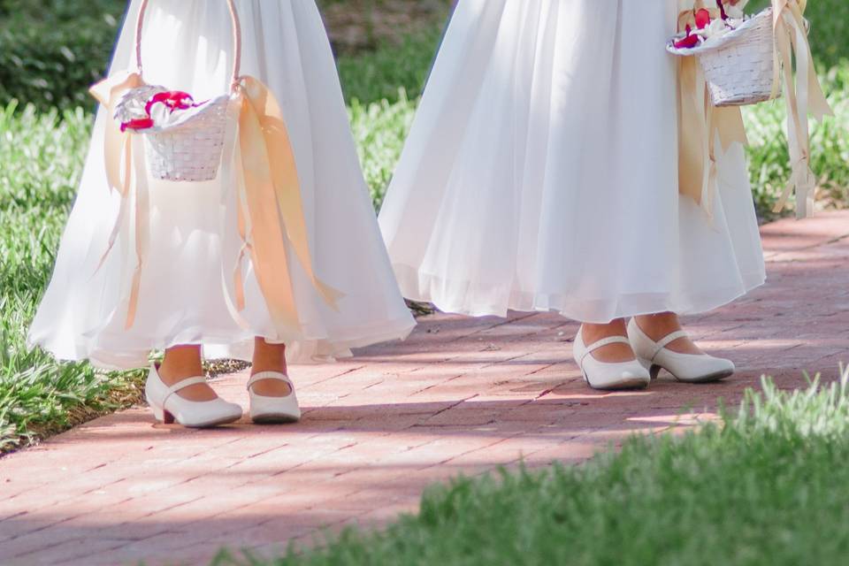 Candid flower girls