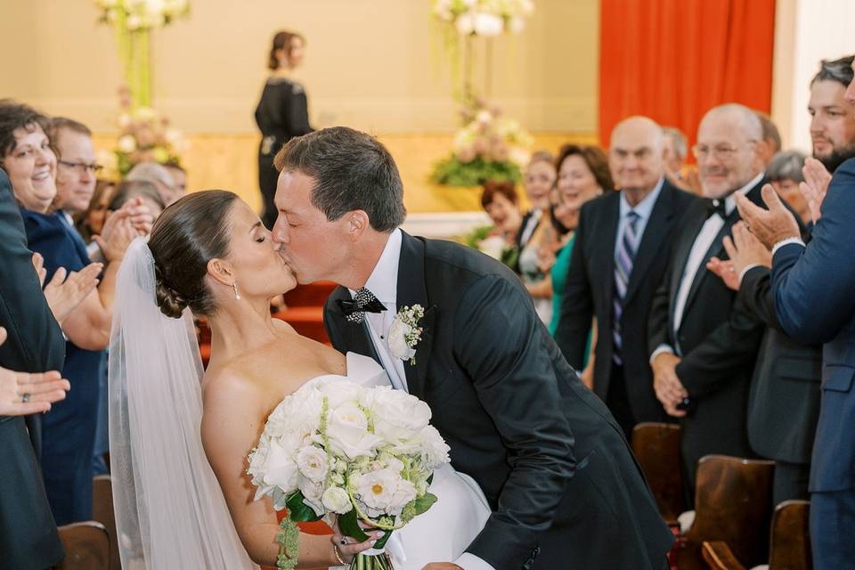 Aisle kiss