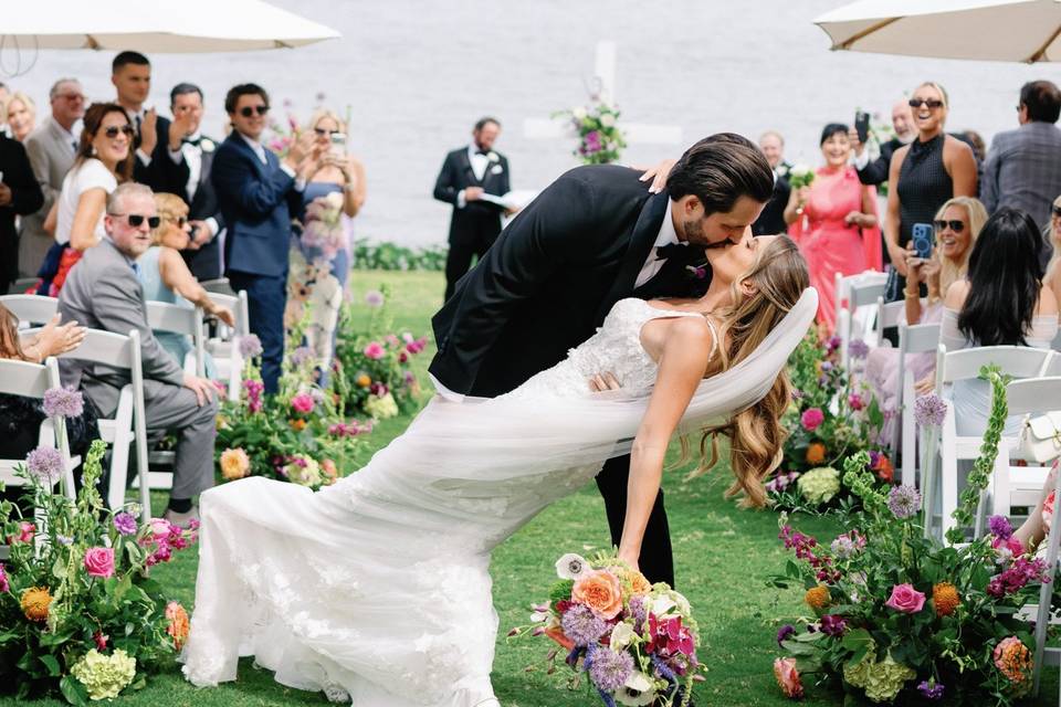 Aisle kiss