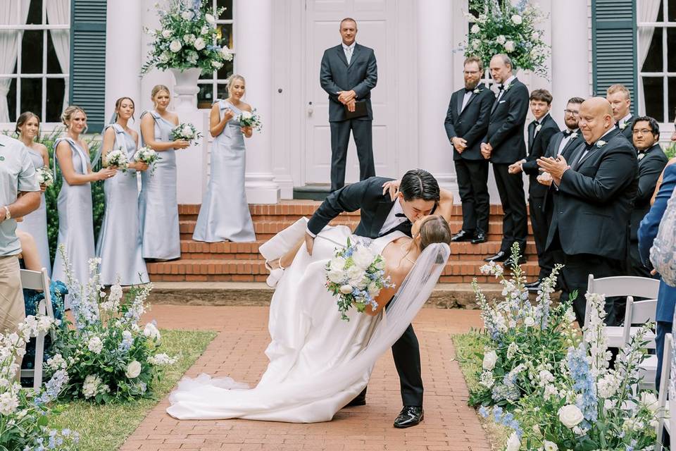 Aisle kiss