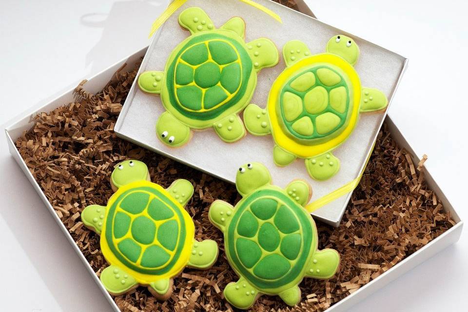 Turtle represent longevity so it's only natural that we include these adorable turtle cookie sets in our wedding favor line.