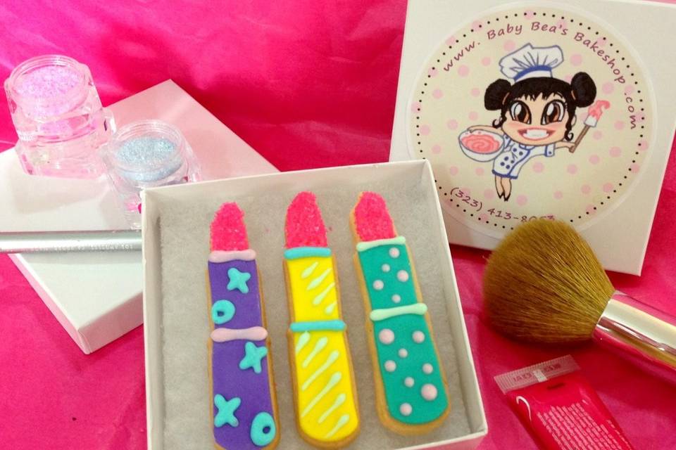 For our sassy girls, how about a lip stick cookie set?