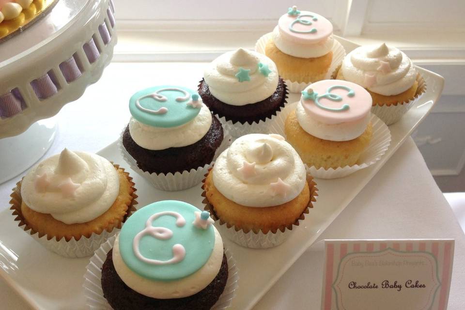 Monogram cupcakes for the special birthday girl!