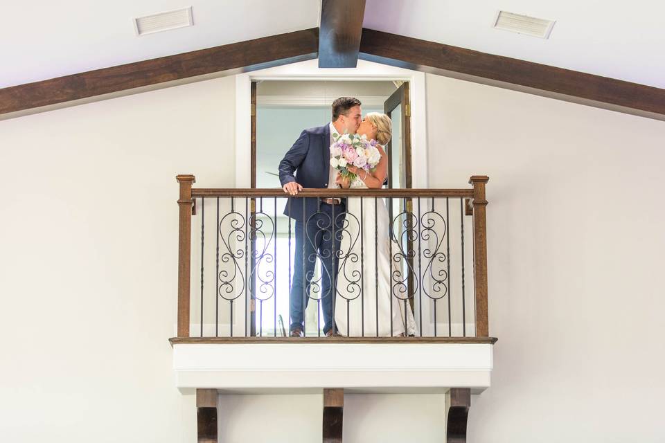 Balcony kiss