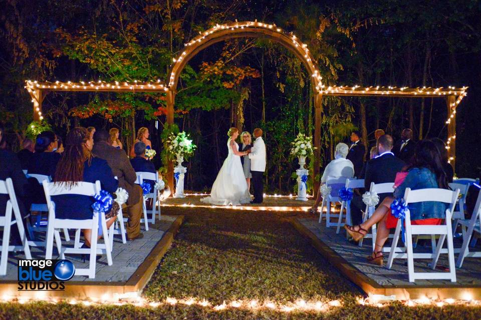 Evening wedding underneath the rustic arch