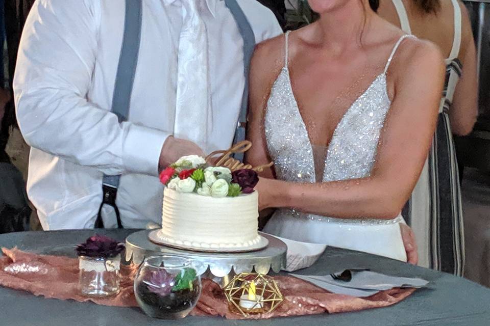 CAKE CUTTING